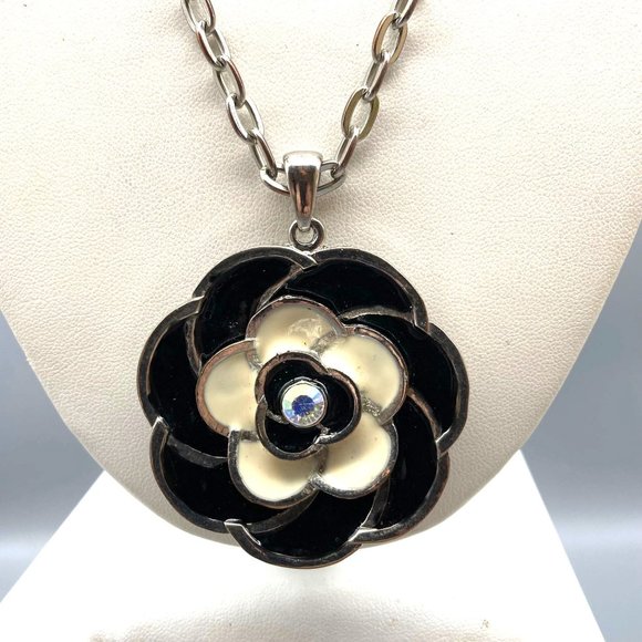 Vintage Dimensional Flower Pendant Necklace, Black and White Enamel Bloom - Picture 3 of 4